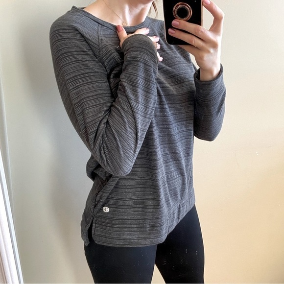 ⭐️2 FOR $20⭐️ Champion Grey Pullover sweater - Picture 12 of 12